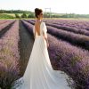 Rückenansicht A-Linien-Brautkleid mit tiefem Rückenausschnitt, fließendem Chiffon und dezentem Reißverschluss