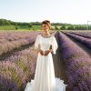Leichtes A-Linien-Brautkleid mit fließendem Chiffonrock, Satin-Korsage und eleganten Flügelärmeln