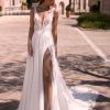 A-Linien Brautkleid mit Trägern, Chiffonrock und durchsichtiger Korsage, mkit Beinschlitz, frontal fotografiert
