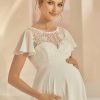 Detailansicht Umstandsbrautkleid mit feiner Spitze und Flügelärmeln