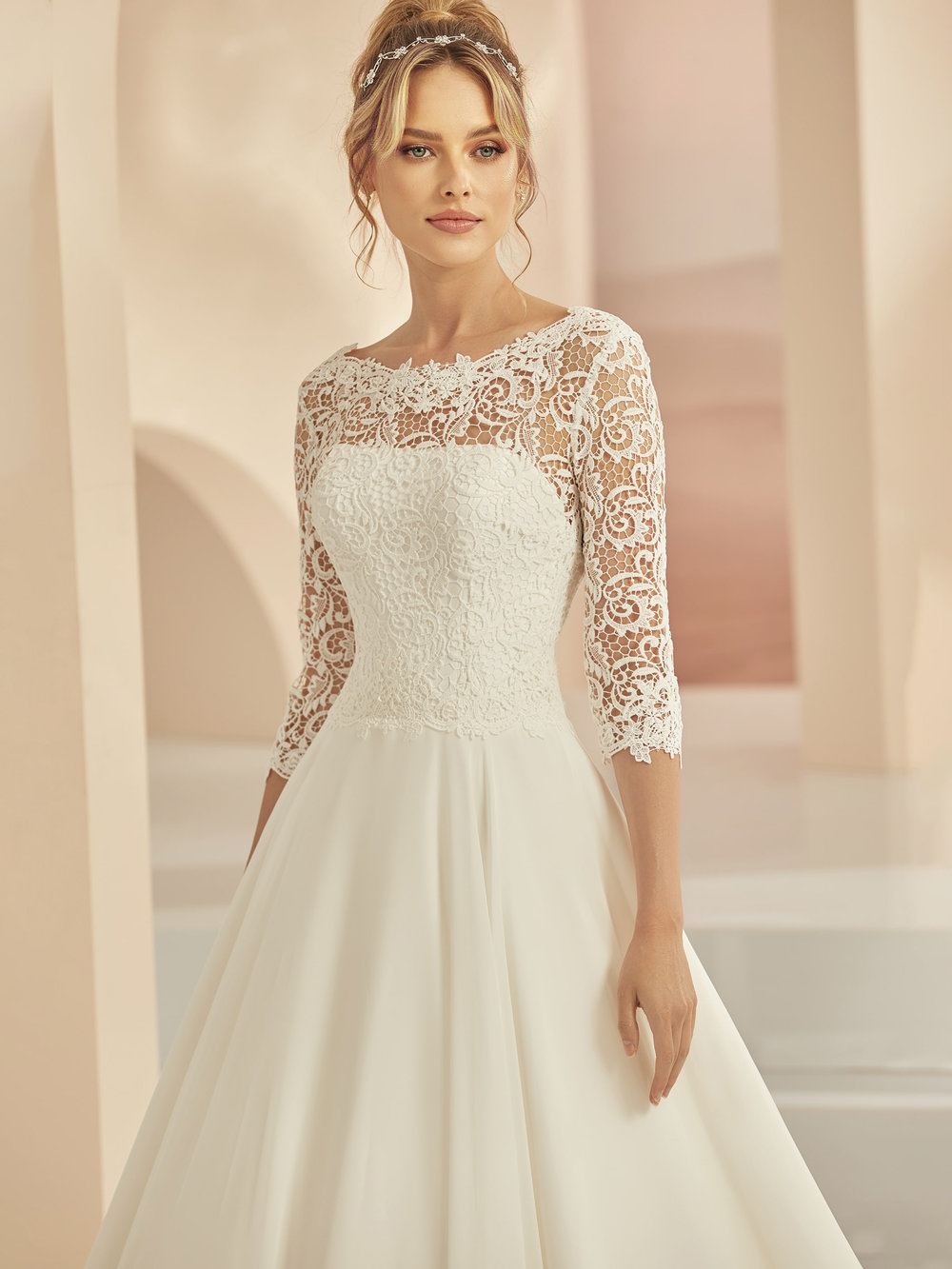 Detailansicht Spitzenoberteil mit 3/4-Ärmeln und Herz-Ausschnitt – romantisches Boho Brautkleid