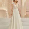 Brautkleid im Boho & Vintage Stil mit Knopfleiste und tiefem Rückenausschnitt – Vorderansicht
