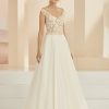 Brautkleid A-Linie mit floraler Spitze und Tüllrock – Frontansicht