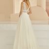 Rückenansicht vom Brautkleid Boho & Vintage mit tiefem Rückenausschnitt und Reißverschluss
