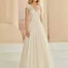 Brautkleid Boho & Vintage mit gehäkelter Spitze und Tüllrock, Vorderansicht