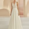 Brautkleid Boho & Vintage mit Neckholder und tiefem Rückenausschnitt – Vorderansicht mit gehäkelter Spitze und Tüllrock