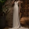Standesamtsgeeignetes A-Linien-Brautkleid aus fließendem Chiffon mit V-Ausschnitt und schmalen Trägern