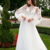 Prinzessin Brautkleid mit langen transparenten Ärmeln, Tüllrock und Schleppe in Ivory – Vorderansicht