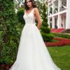 Prinzessin Brautkleid mit Tüllrock, langer Schleppe und transparenten Cutouts in Ivory – Vorderansicht