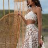 Zweiteiliges Brautkleid in Ivory mit 3D-Blumen, A-Linien-Rock und langer Schleppe im modernen Boho-Look