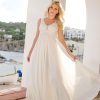 Umstandsbrautkleid mit zarter Stickerei und fließendem Rock, ideal für die Strandhochzeit