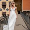 Luftiges Umstandsbrautkleid mit Spitze und fließendem Rock – perfekte Wahl für schwangere Bräute