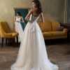 Rückenansicht eines Prinzessin Brautkleides mit transparenter Spitze und verdecktem Reißverschluss.