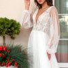 A-Linie Brautkleid mit transparenten langen Ärmeln, eleganter Schnürung im Rücken und romantischem Spitzenoberteil