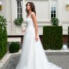 Prinzessin Brautkleid mit Spitzenobertel, Schnürung und Spitzenapplikationen im Rock – Vorderansicht