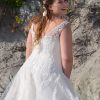 Rückseite der Korsage mit halbtransparenter Spitze, tiefer Rückenschnürrung – elegant, feminin, formgebend.